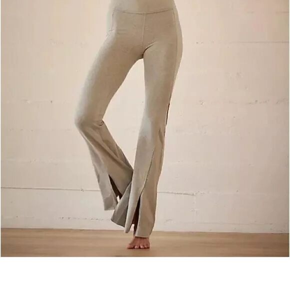 Free People FP Movement | Hot Shot Kick Flares Pant Size Gray NEW | L - Picture 3 of 5